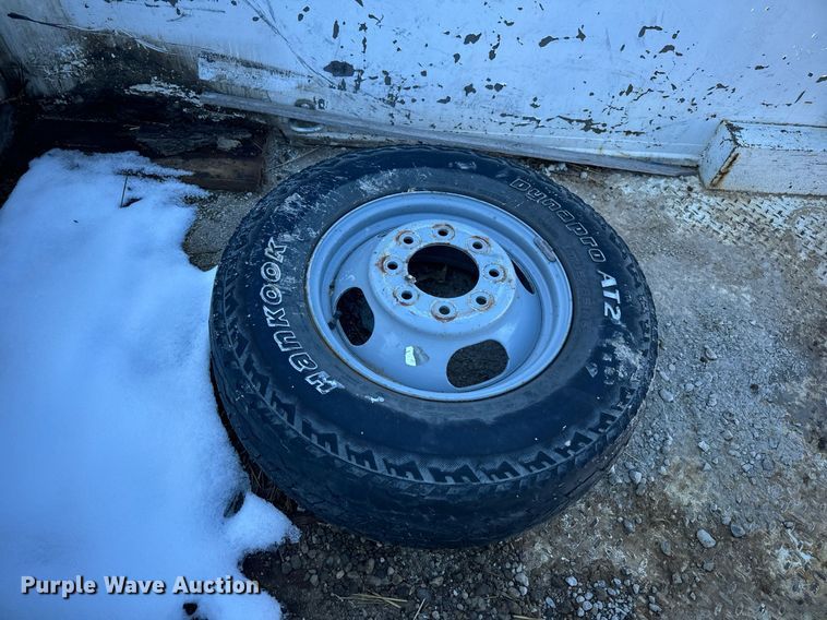 image for item EN5016 2004 Chevrolet Silverado 3500 utility bed pickup truck