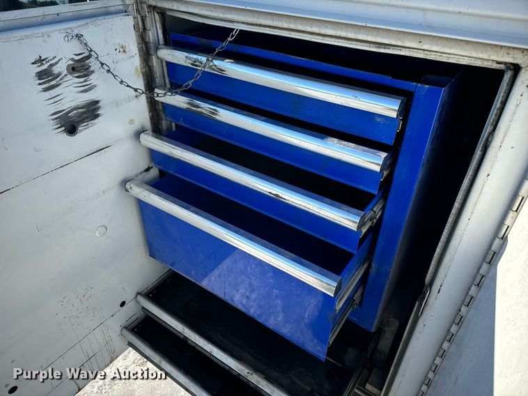 image for item EN5016 2004 Chevrolet Silverado 3500 utility bed pickup truck