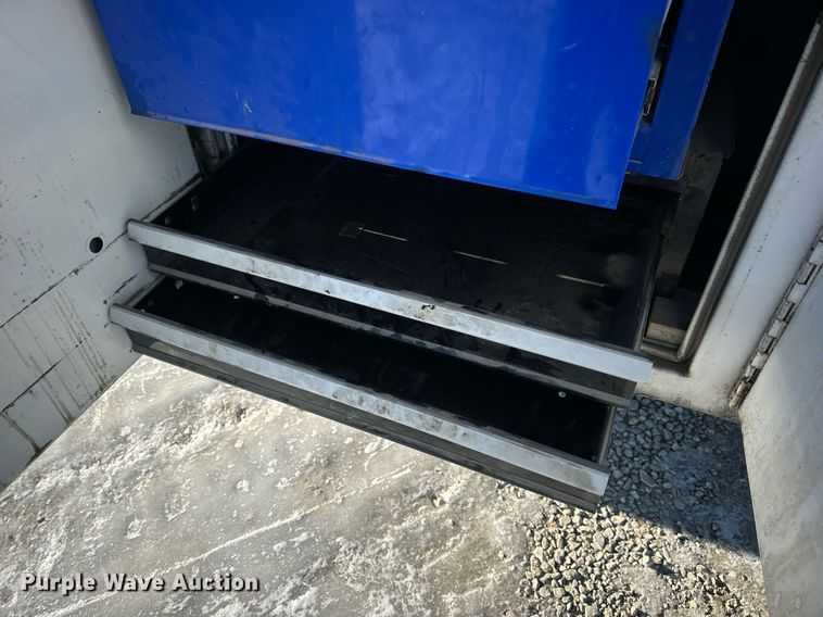 image for item EN5016 2004 Chevrolet Silverado 3500 utility bed pickup truck