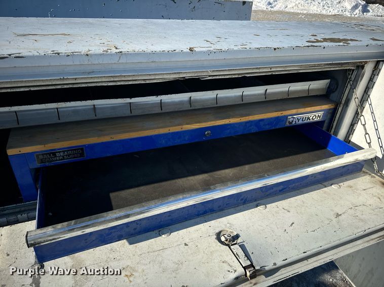 image for item EN5016 2004 Chevrolet Silverado 3500 utility bed pickup truck