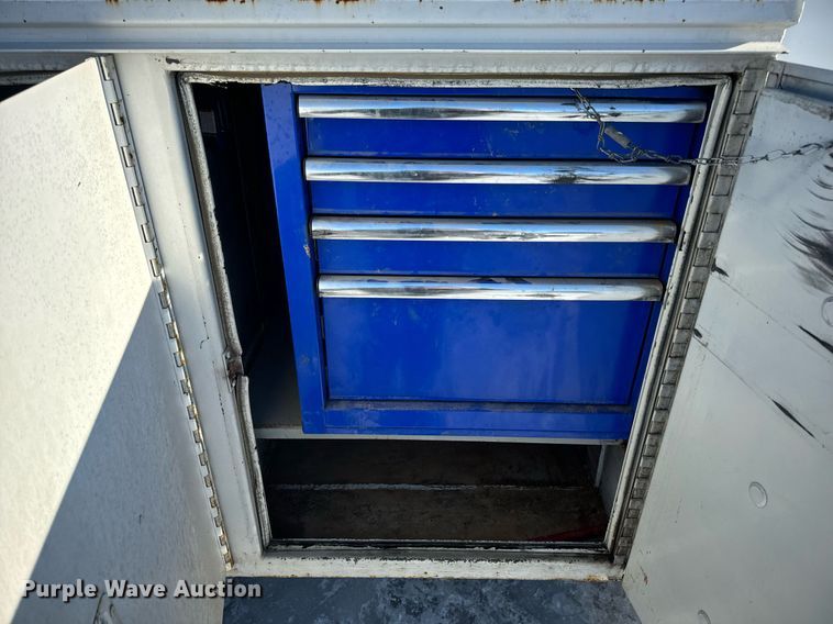 image for item EN5016 2004 Chevrolet Silverado 3500 utility bed pickup truck