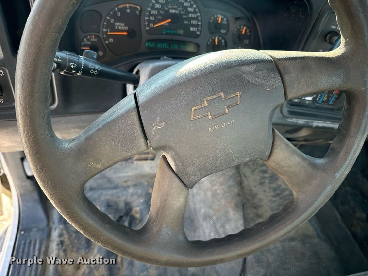 image for item EN5016 2004 Chevrolet Silverado 3500 utility bed pickup truck