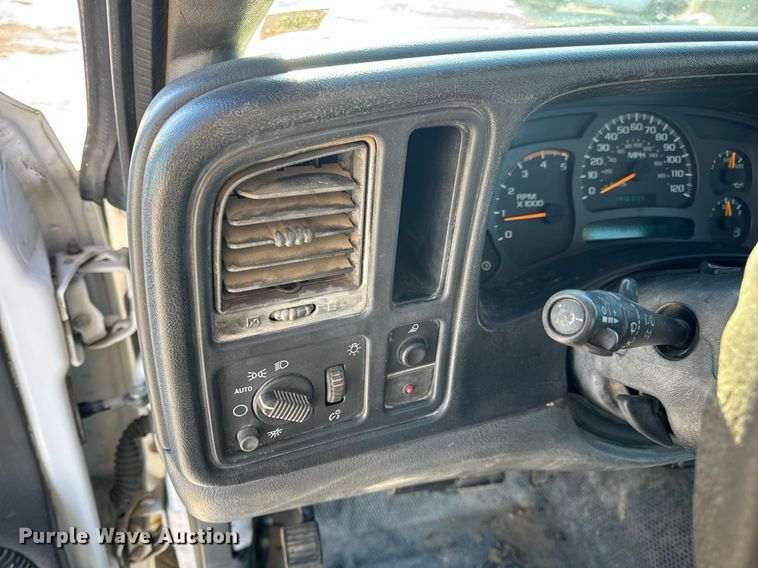 image for item EN5016 2004 Chevrolet Silverado 3500 utility bed pickup truck