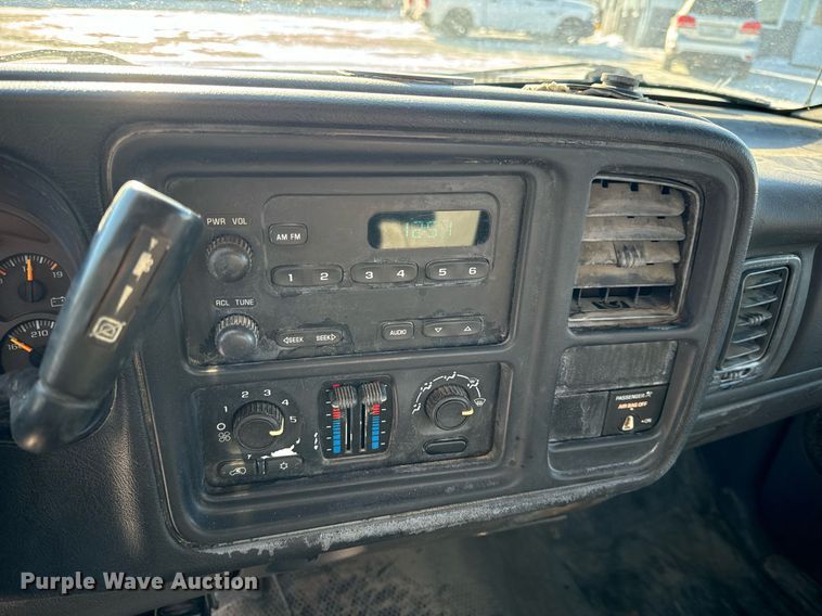 image for item EN5016 2004 Chevrolet Silverado 3500 utility bed pickup truck