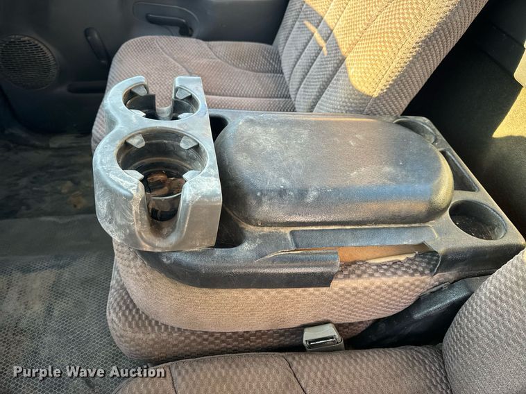 image for item EN5016 2004 Chevrolet Silverado 3500 utility bed pickup truck