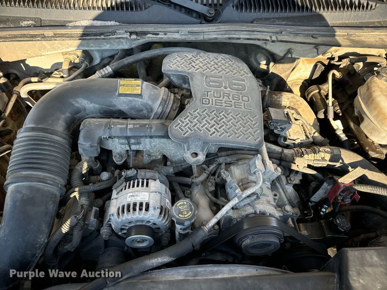 image for item EN5016 2004 Chevrolet Silverado 3500 utility bed pickup truck