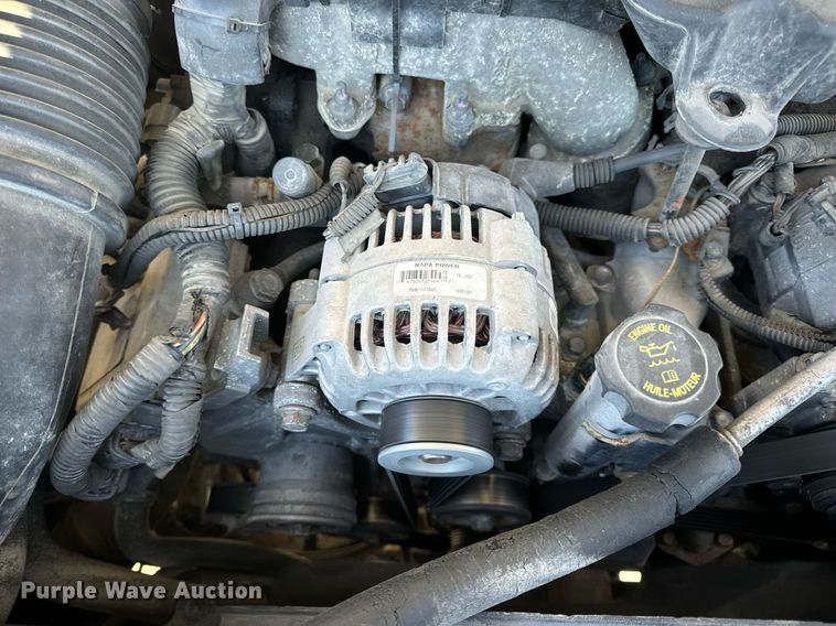 image for item EN5016 2004 Chevrolet Silverado 3500 utility bed pickup truck