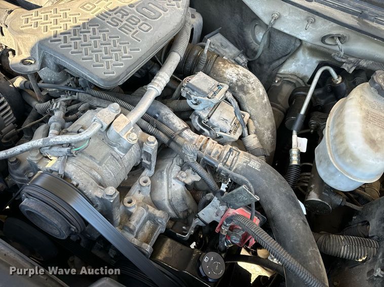 image for item EN5016 2004 Chevrolet Silverado 3500 utility bed pickup truck