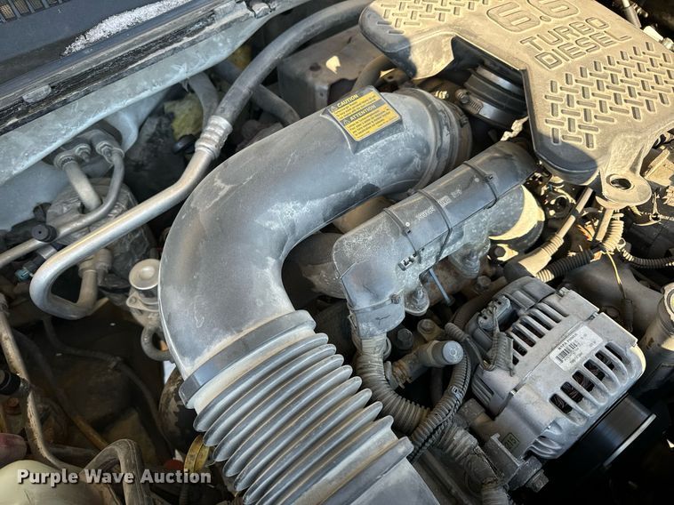 image for item EN5016 2004 Chevrolet Silverado 3500 utility bed pickup truck