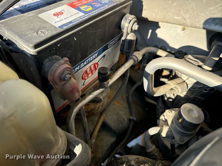 image for item EN5016 2004 Chevrolet Silverado 3500 utility bed pickup truck