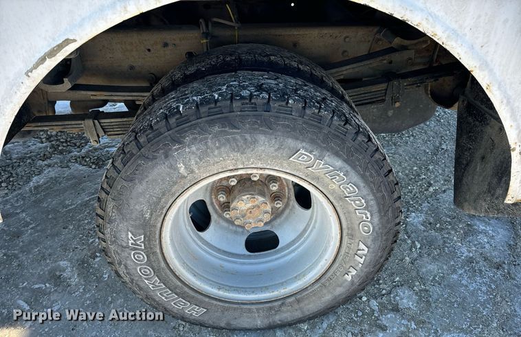 image for item EN5016 2004 Chevrolet Silverado 3500 utility bed pickup truck