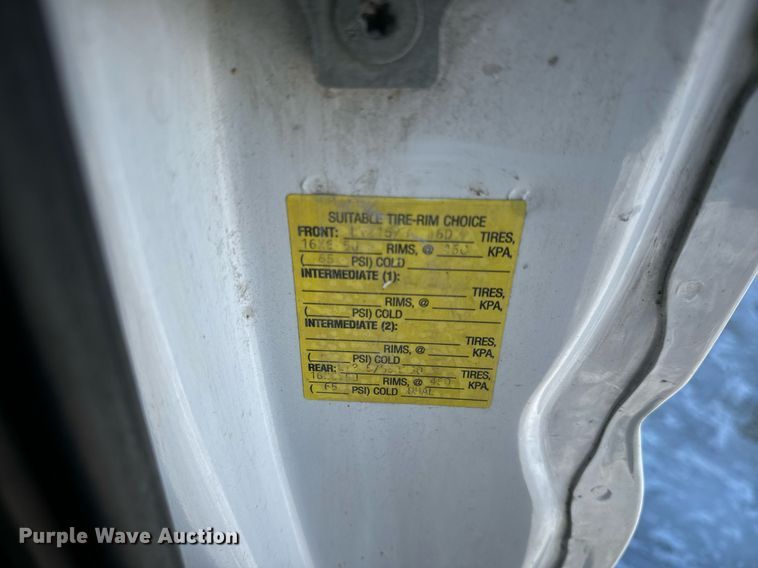 image for item EN5016 2004 Chevrolet Silverado 3500 utility bed pickup truck