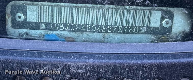 image for item EN5016 2004 Chevrolet Silverado 3500 utility bed pickup truck