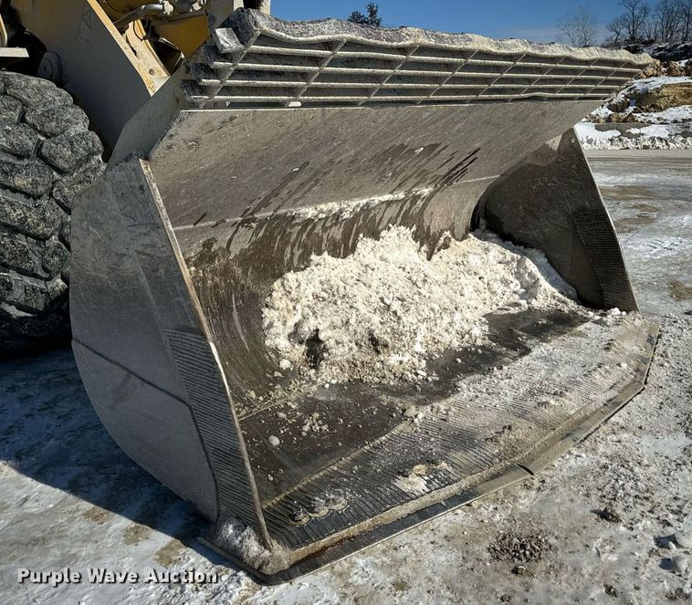 image for item EN5025 2000 Komatsu WA600-3L wheel loader