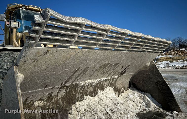 image for item EN5025 2000 Komatsu WA600-3L wheel loader