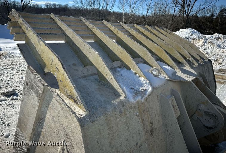 image for item EN5025 2000 Komatsu WA600-3L wheel loader