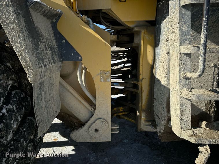 image for item EN5025 2000 Komatsu WA600-3L wheel loader