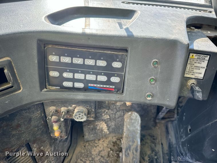 image for item EN5025 2000 Komatsu WA600-3L wheel loader