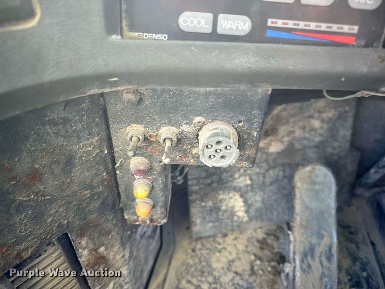 image for item EN5025 2000 Komatsu WA600-3L wheel loader