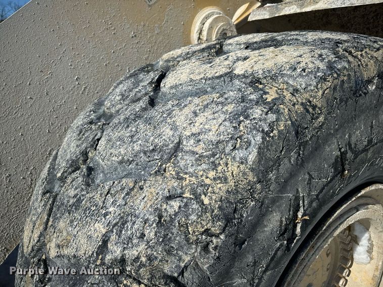 image for item EN5025 2000 Komatsu WA600-3L wheel loader