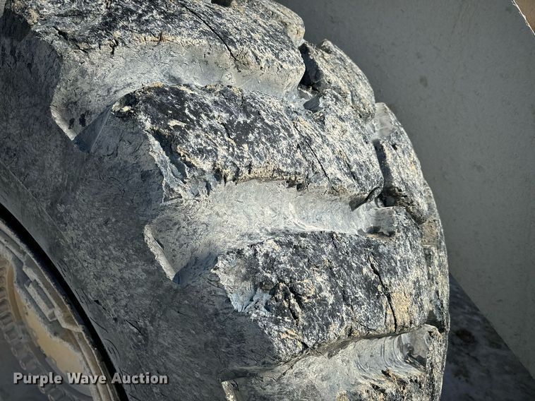 image for item EN5025 2000 Komatsu WA600-3L wheel loader