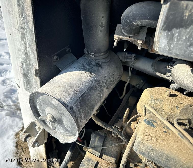 image for item EN5026 2003 Bobcat S185 skid steer loader