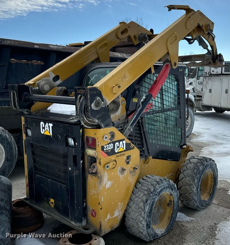 image for item EN5027 2016 Caterpillar 232D skid steer loader