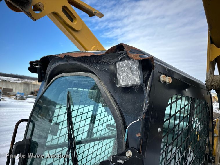 image for item EN5027 2016 Caterpillar 232D skid steer loader