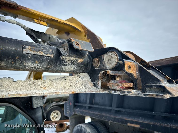 image for item EN5027 2016 Caterpillar 232D skid steer loader