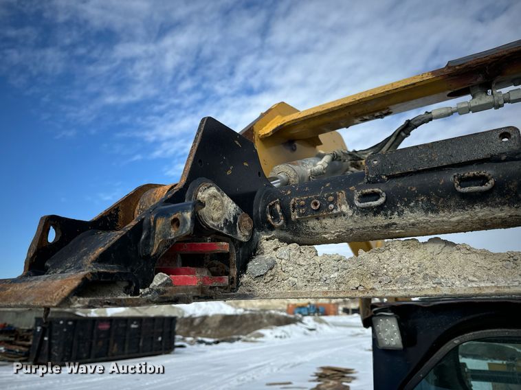 image for item EN5027 2016 Caterpillar 232D skid steer loader