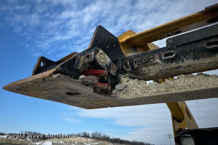 image for item EN5027 2016 Caterpillar 232D skid steer loader