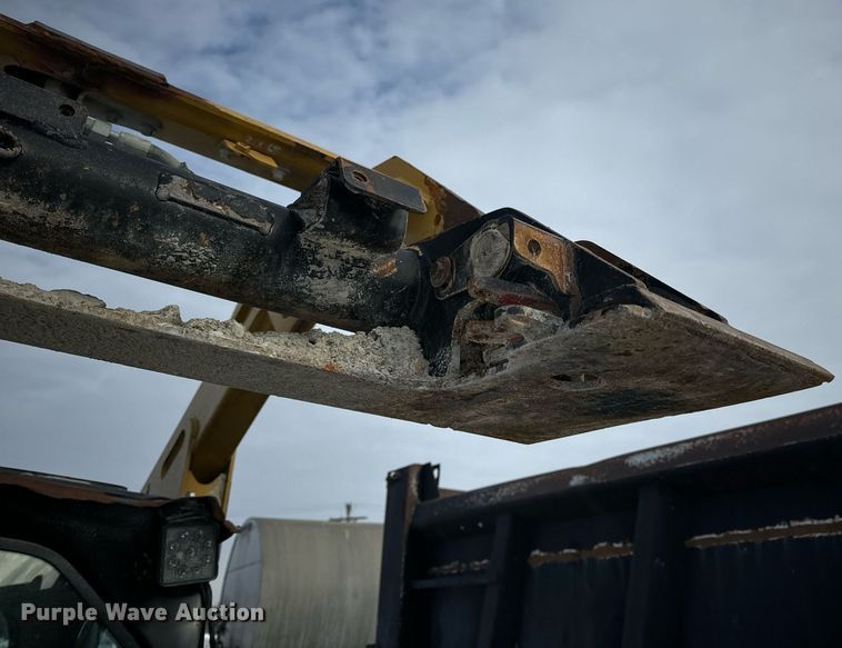 image for item EN5027 2016 Caterpillar 232D skid steer loader