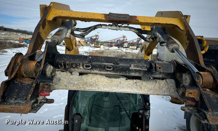 image for item EN5027 2016 Caterpillar 232D skid steer loader