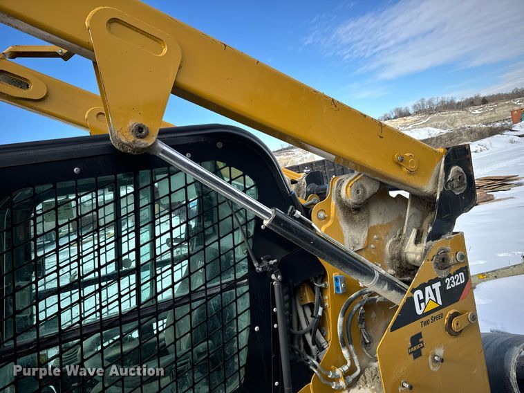 image for item EN5027 2016 Caterpillar 232D skid steer loader