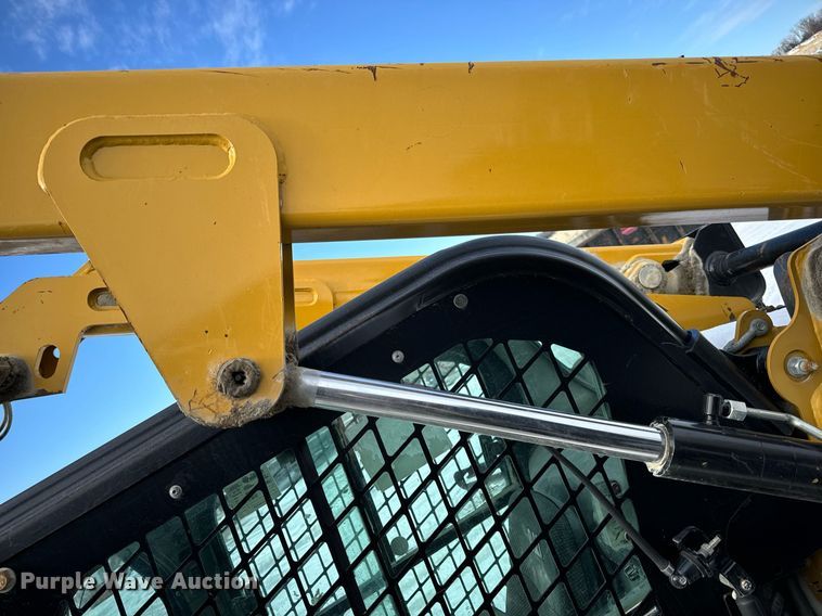 image for item EN5027 2016 Caterpillar 232D skid steer loader