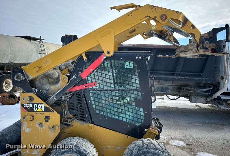 image for item EN5027 2016 Caterpillar 232D skid steer loader