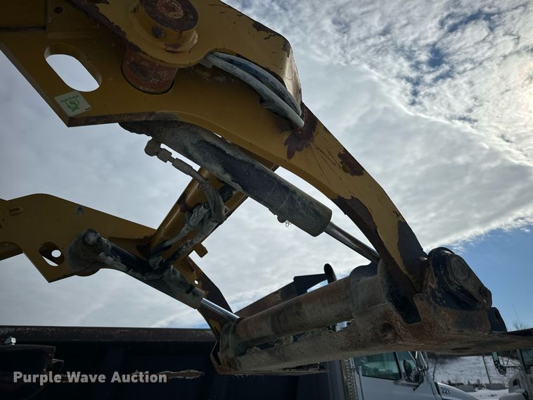 image for item EN5027 2016 Caterpillar 232D skid steer loader