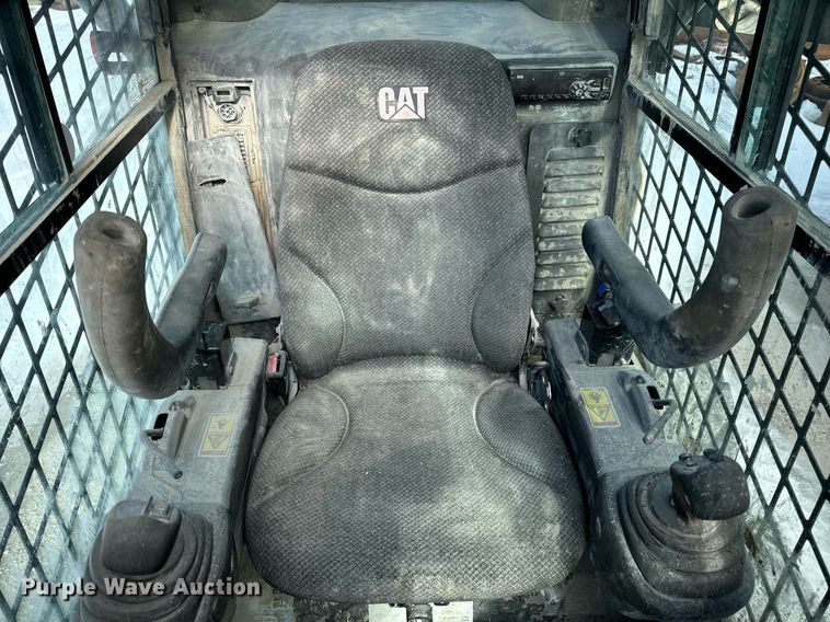 image for item EN5027 2016 Caterpillar 232D skid steer loader