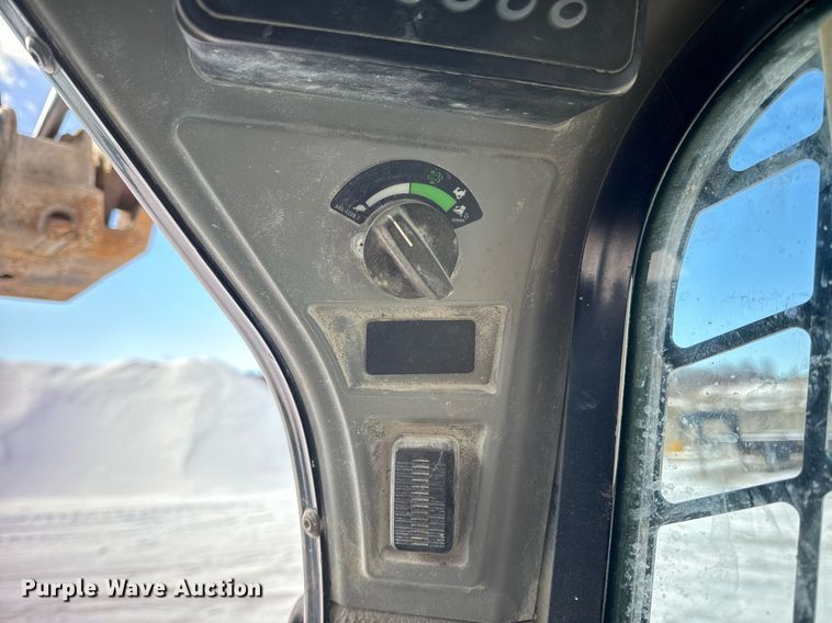 image for item EN5027 2016 Caterpillar 232D skid steer loader