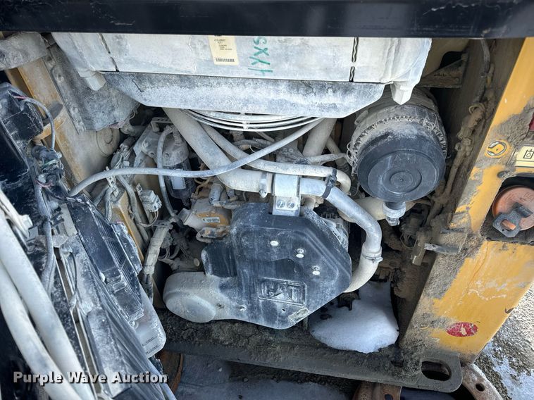 image for item EN5027 2016 Caterpillar 232D skid steer loader