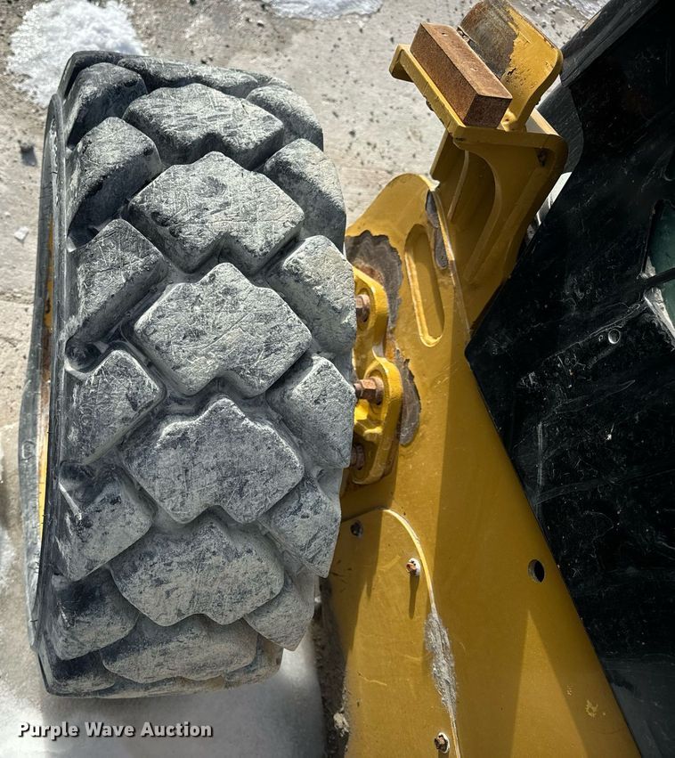 image for item EN5027 2016 Caterpillar 232D skid steer loader