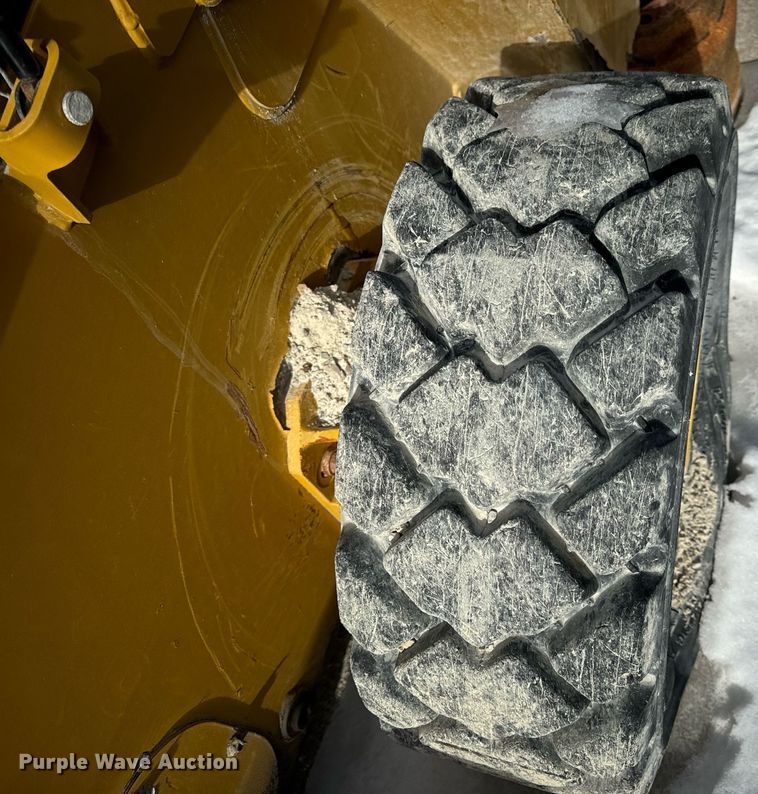 image for item EN5027 2016 Caterpillar 232D skid steer loader