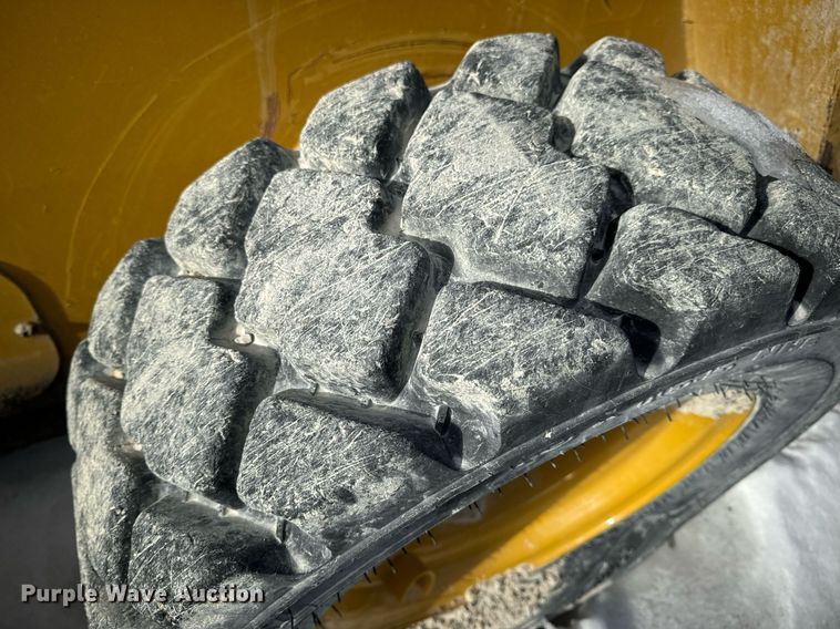 image for item EN5027 2016 Caterpillar 232D skid steer loader