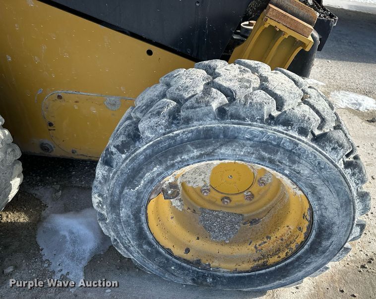 image for item EN5027 2016 Caterpillar 232D skid steer loader