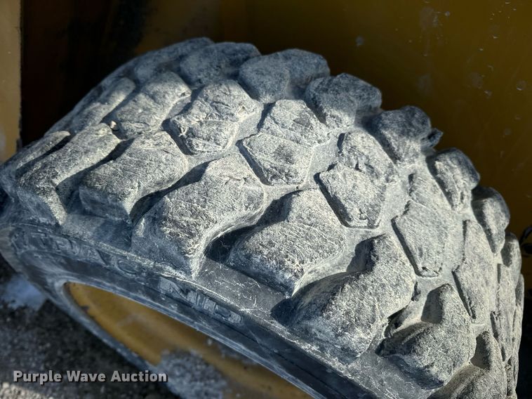 image for item EN5027 2016 Caterpillar 232D skid steer loader