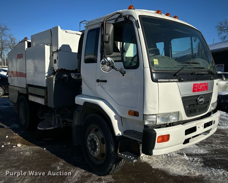 image for item EN5034 2009 Elgin 3300 street sweeper truck