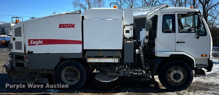 image for item EN5034 2009 Elgin 3300 street sweeper truck