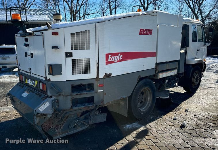 image for item EN5034 2009 Elgin 3300 street sweeper truck