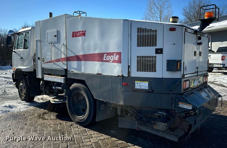 image for item EN5034 2009 Elgin 3300 street sweeper truck