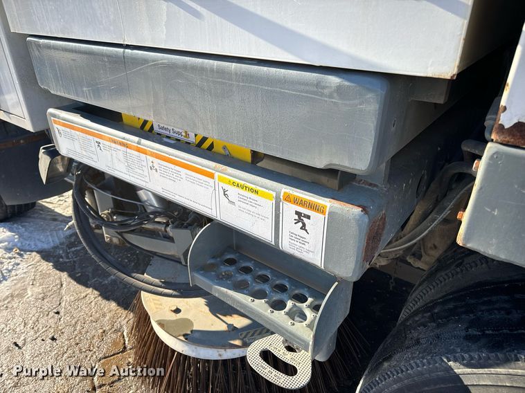 image for item EN5034 2009 Elgin 3300 street sweeper truck